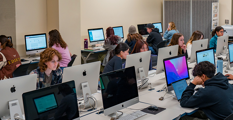 CAI 2 Lab Room  Image of CAI 2 or LRC 118 and a class